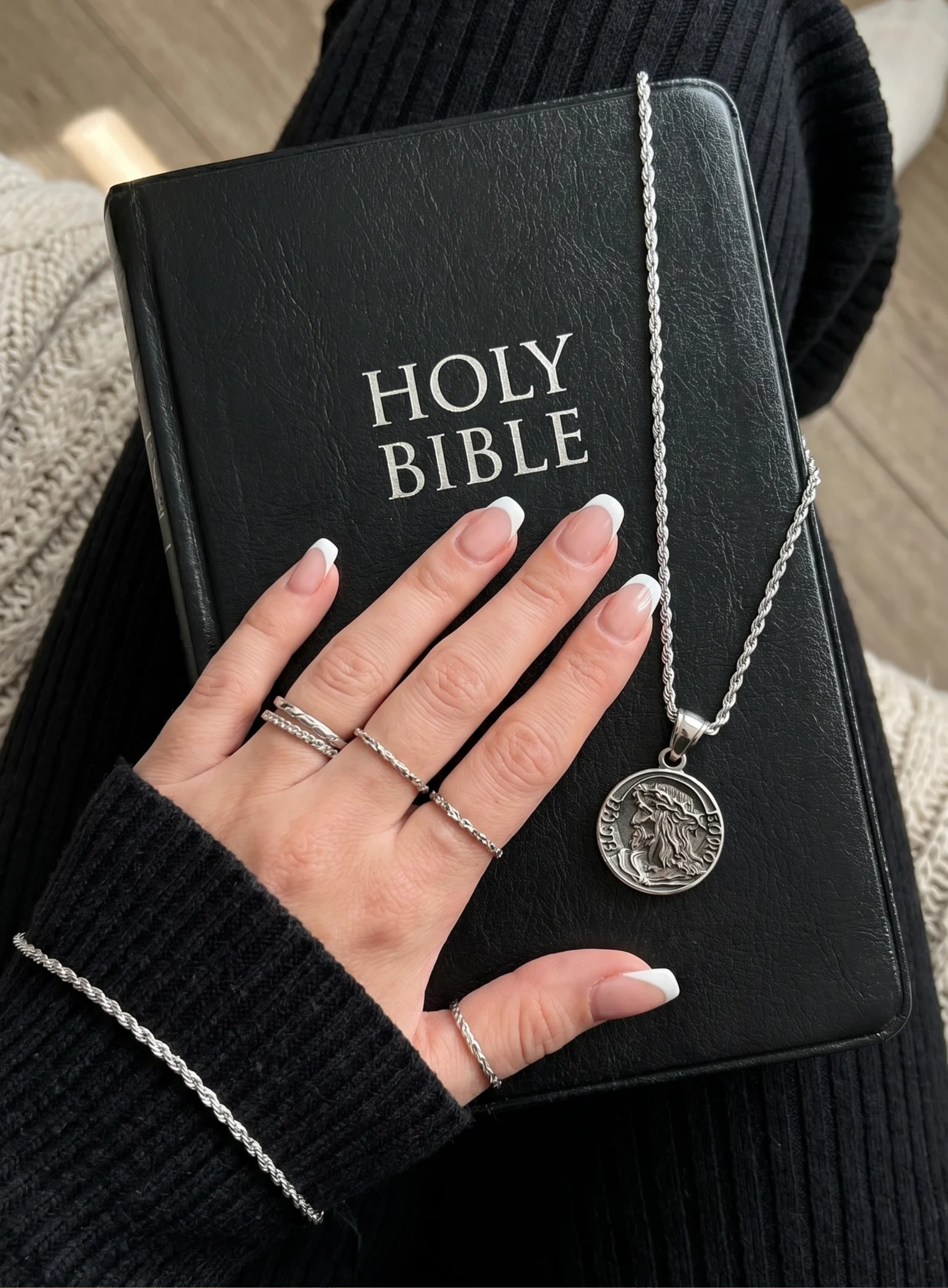 LADIES JESUS QUARTER NECKLACE